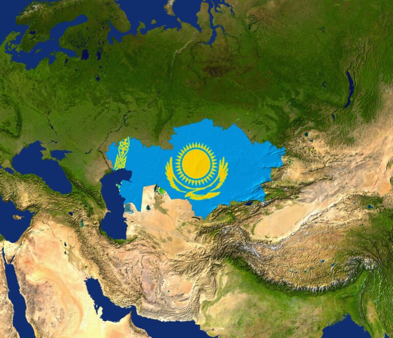 Казахстан. Действие запрета на перевозку грузов третьих государств после перецепки/перегрузки приостановлено до 1 января 2025 года.