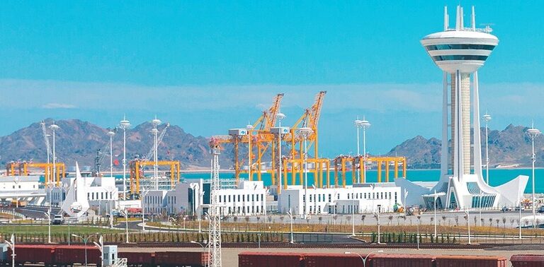 Транзитные перевозки без границ: Туркменбашинский порт объявляет грандиозную акцию.
