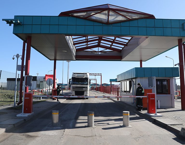 Польша возобновила работу двух пунктов пропуска на границе с Беларусью.