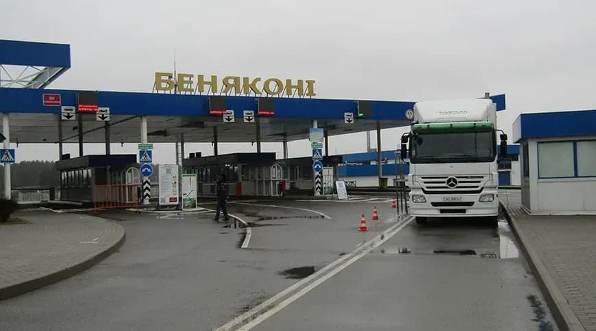 В пункте пропуска «Бенякони» на границе Беларуси с Литвой ограничивается движение грузовиков.