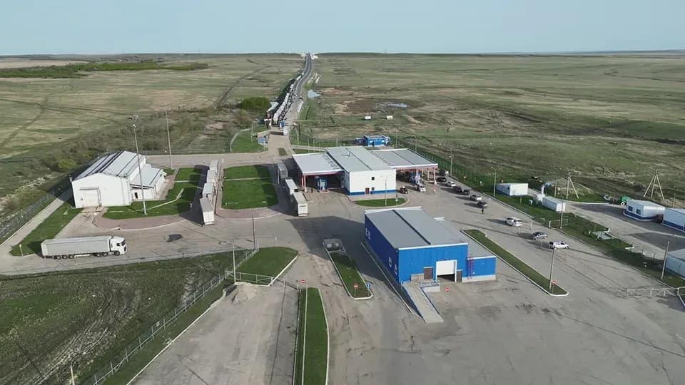 Россия. Продолжается реконструкция автомобильного пункта пропуска Озинки на границе с Казахстаном.
