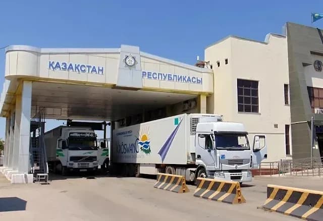 Электронную очередь для грузоперевозчиков внедряют на границе Казахстана с Кыргызстаном.