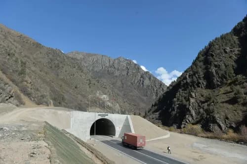 В Кыргызстане вводятся летние ограничения для грузового транспорта.