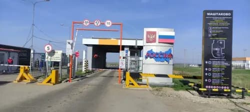 На границе Казахстана и России образовалась 35-километровая очередь из грузовиков.