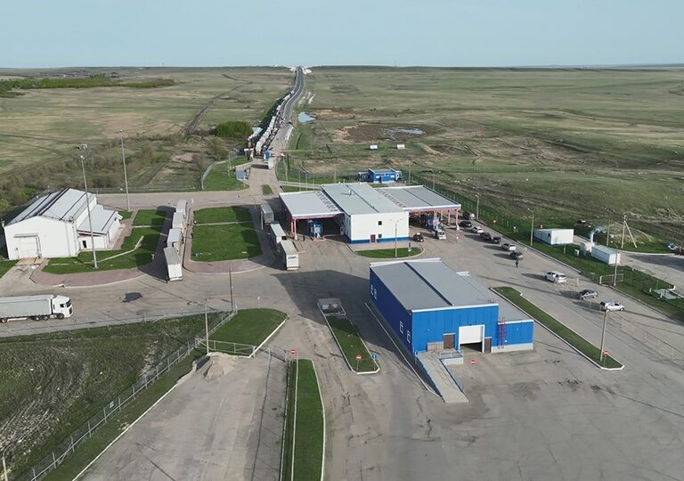 Россия. Продолжается реконструкция автомобильного пункта пропуска Озинки на границе с Казахстаном.