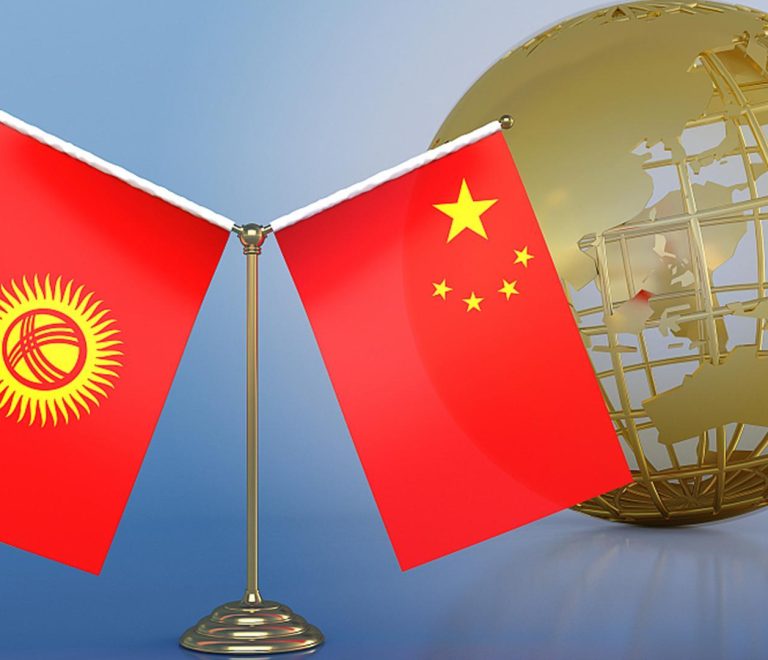 Кыргызстан внедрил электронную систему разрешений для грузоперевозок с Китаем.